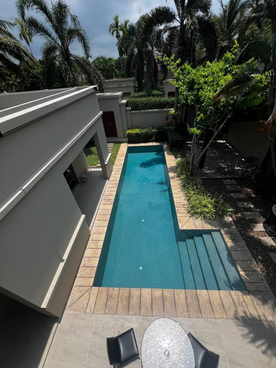 Villa The *